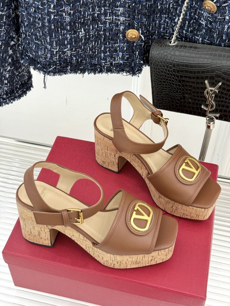 Босоножки фото 3