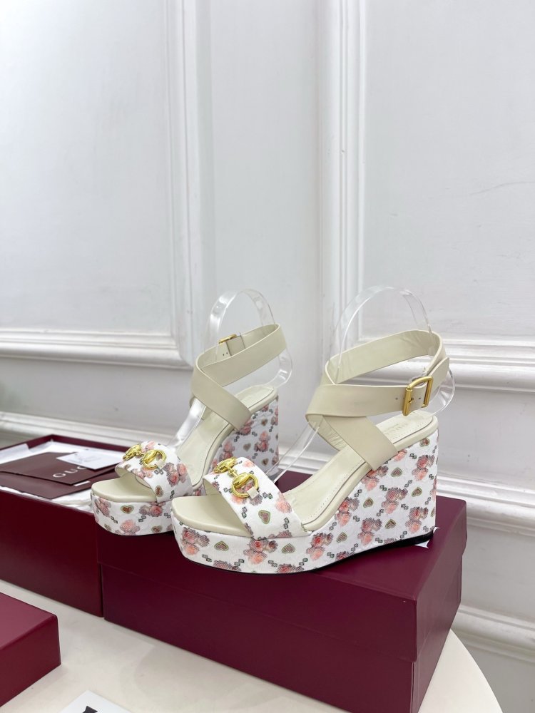 Босоножки фото 3