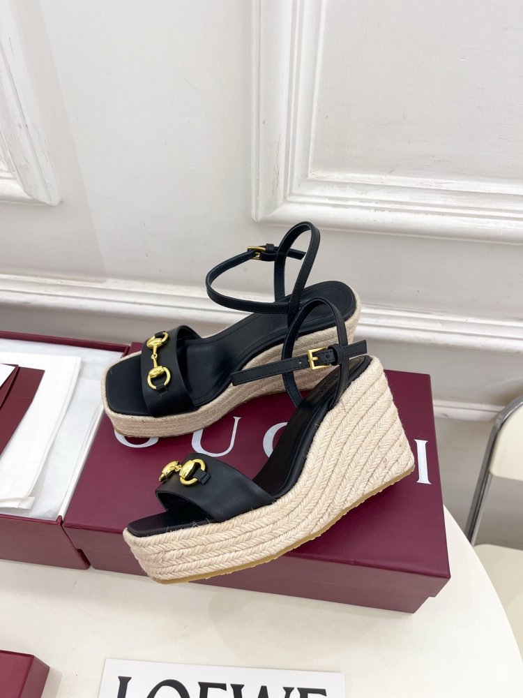 Босоножки фото 3