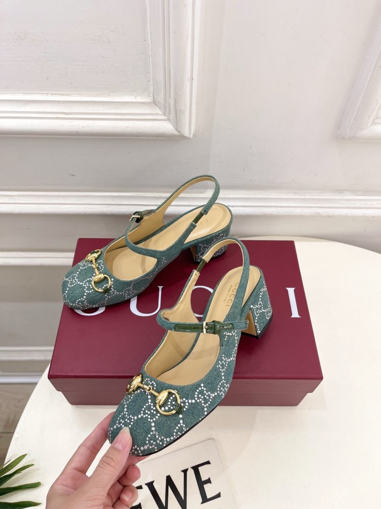 Босоножки фото 3