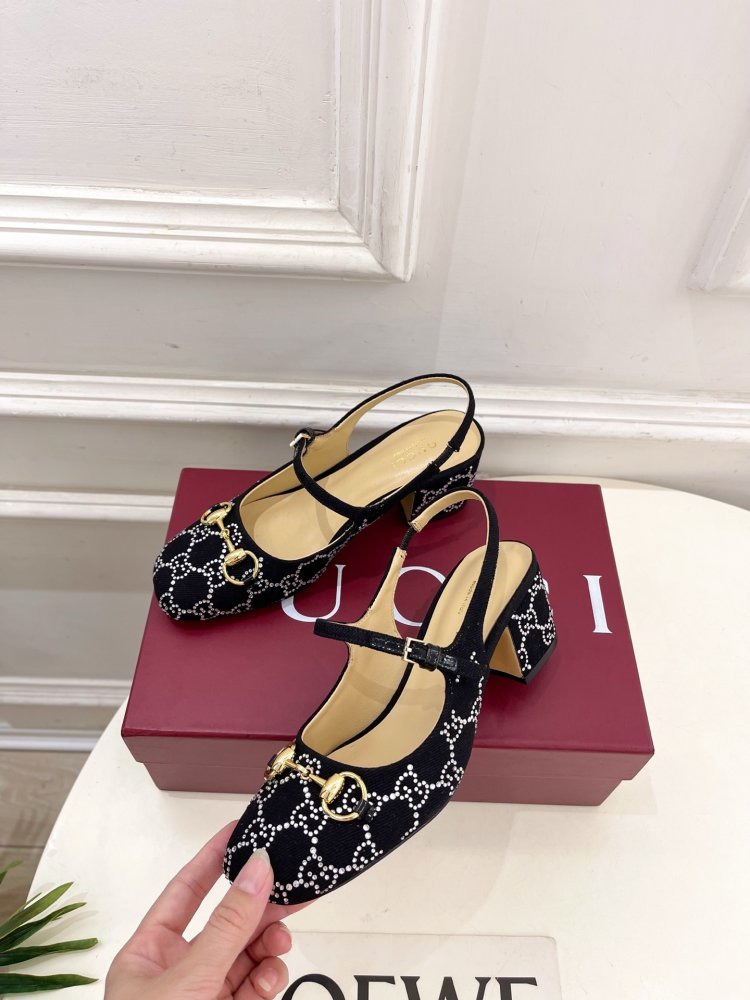 Босоножки фото 3