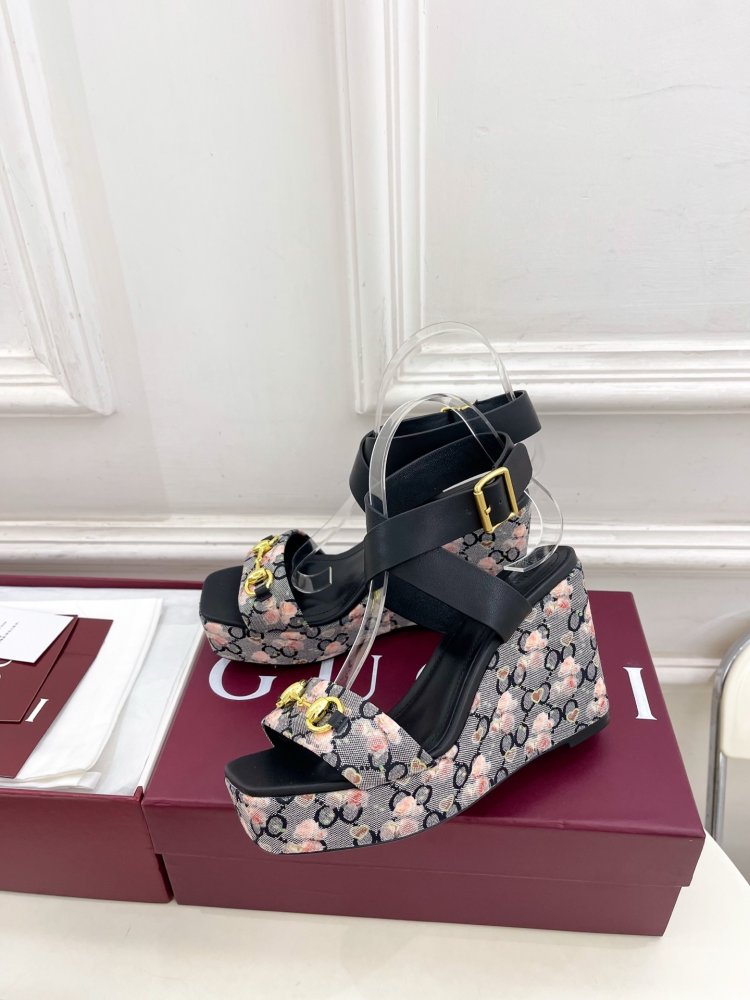 Босоножки фото 3