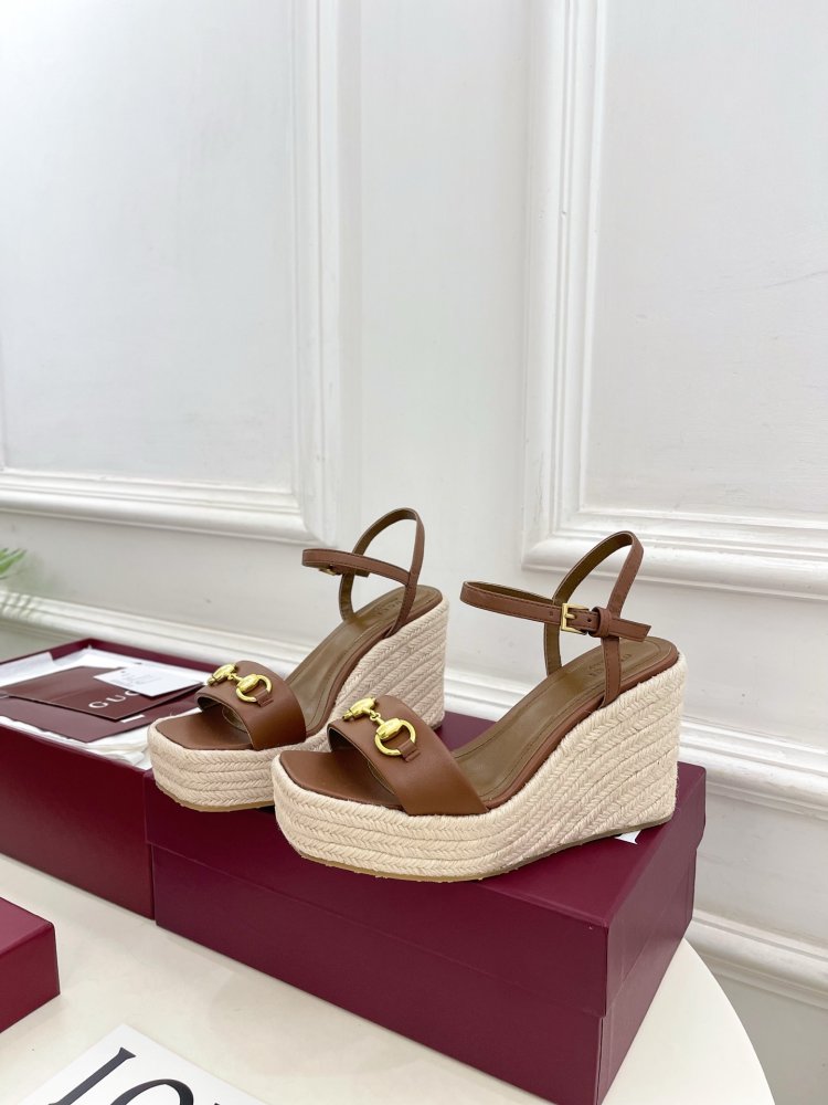 Босоножки фото 3