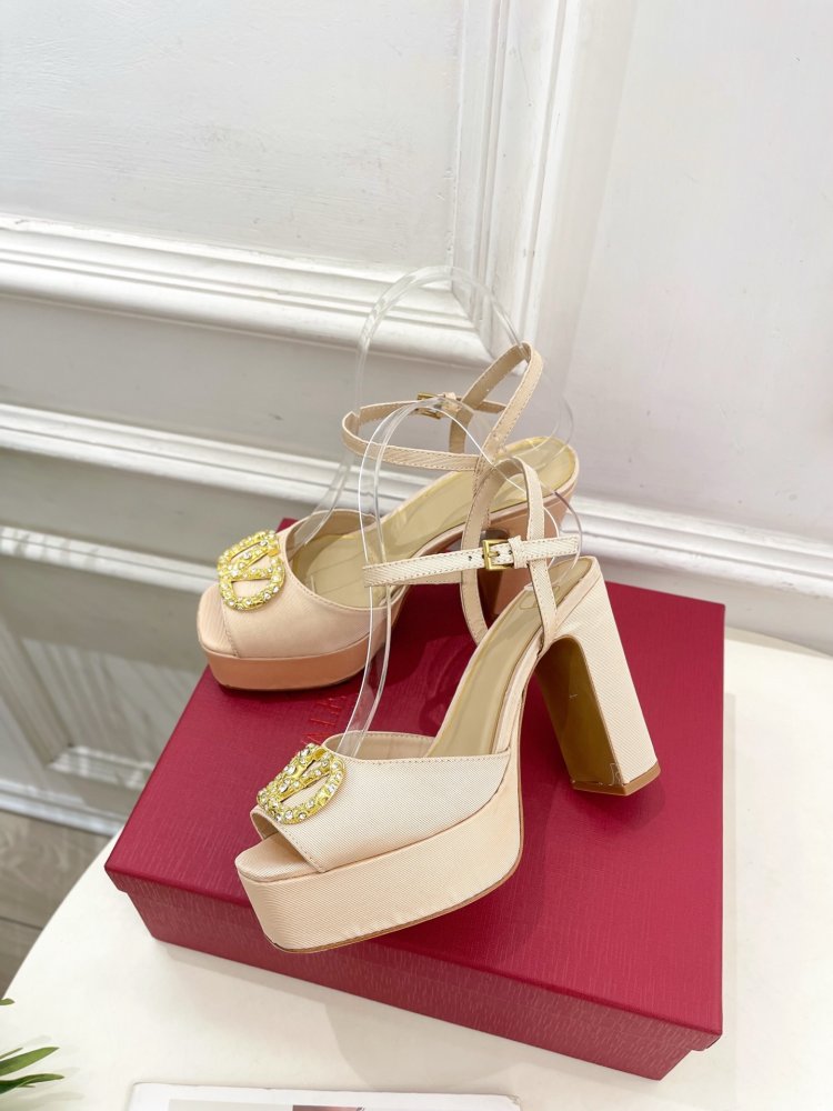 Босоножки фото 3