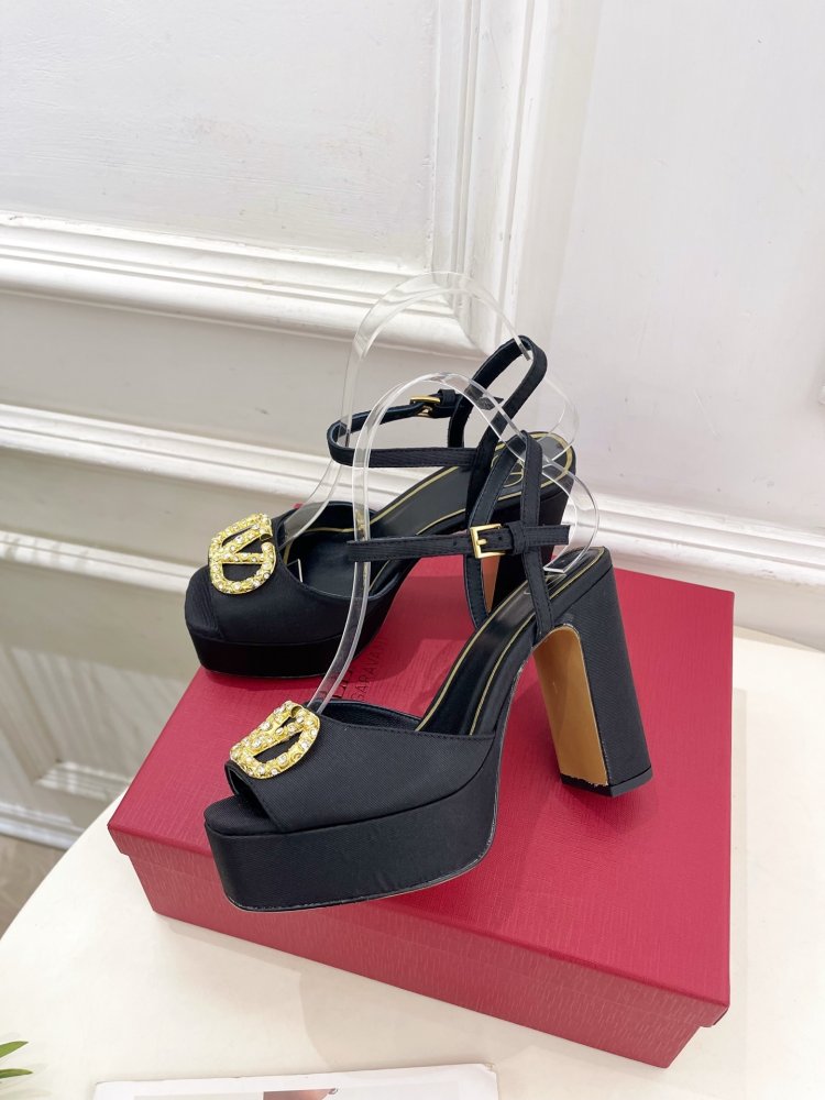 Босоножки фото 3