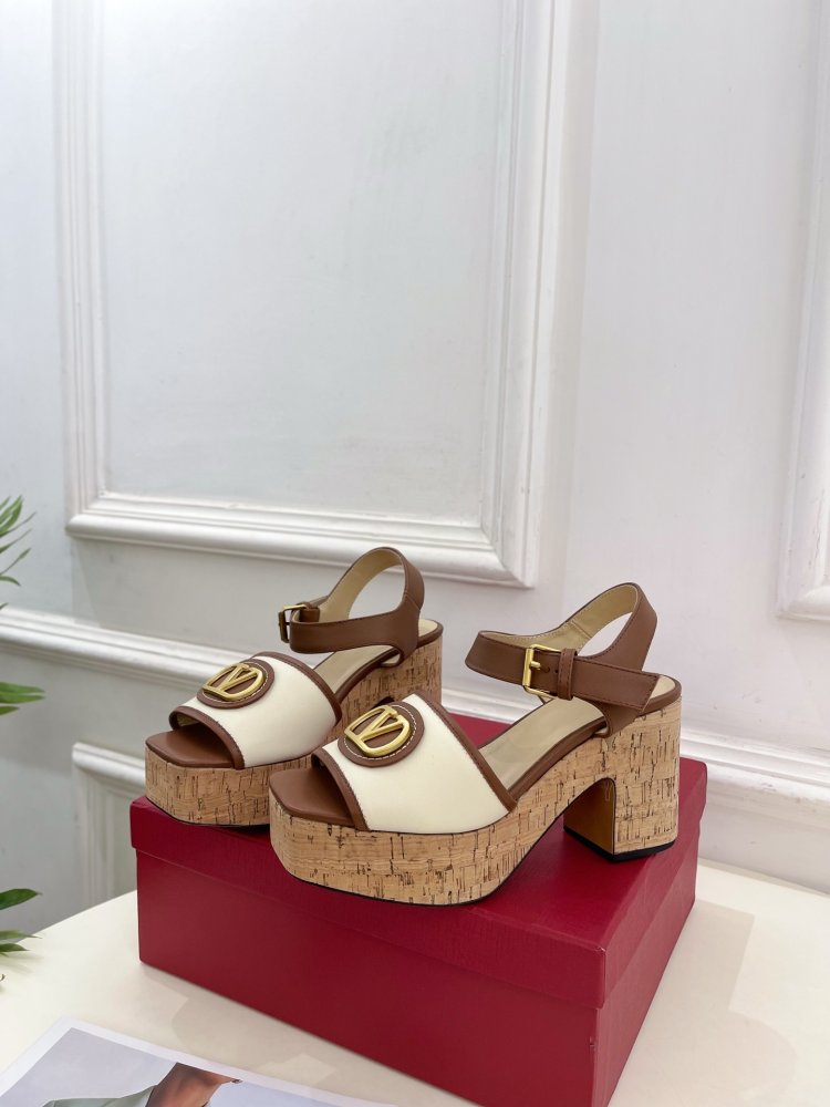 Босоножки фото 3