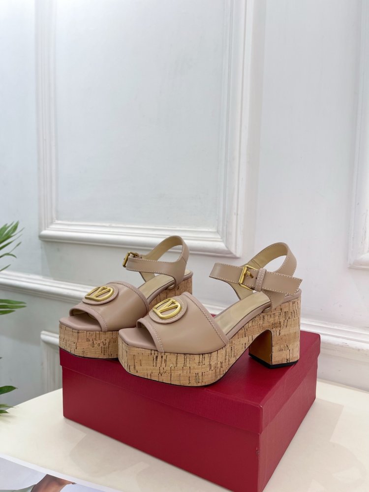 Босоножки фото 3