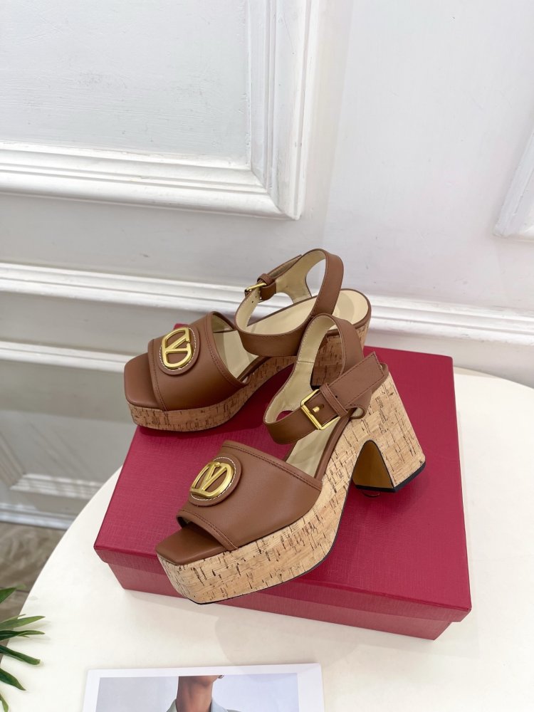 Босоножки фото 3