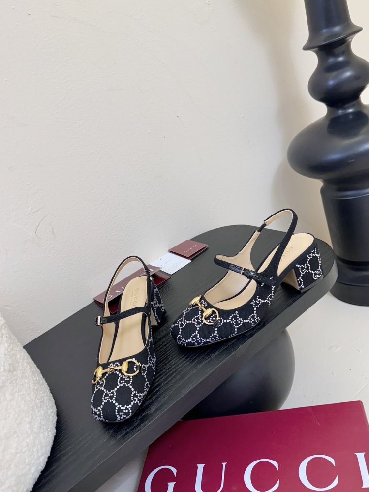 Босоножки фото 3