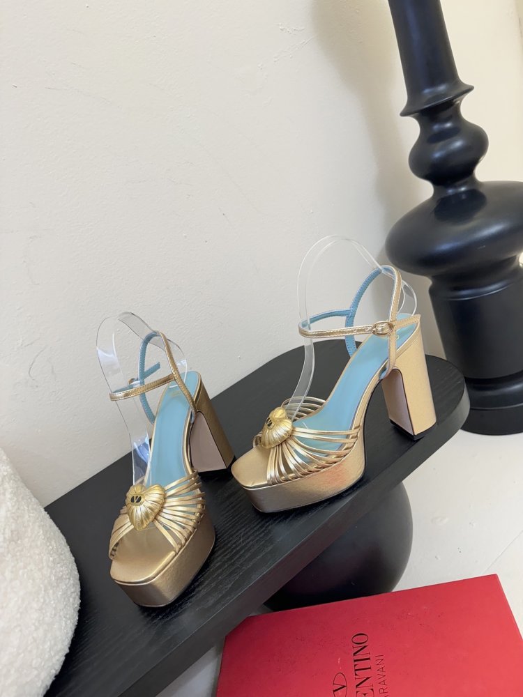 Босоніжки фото 3