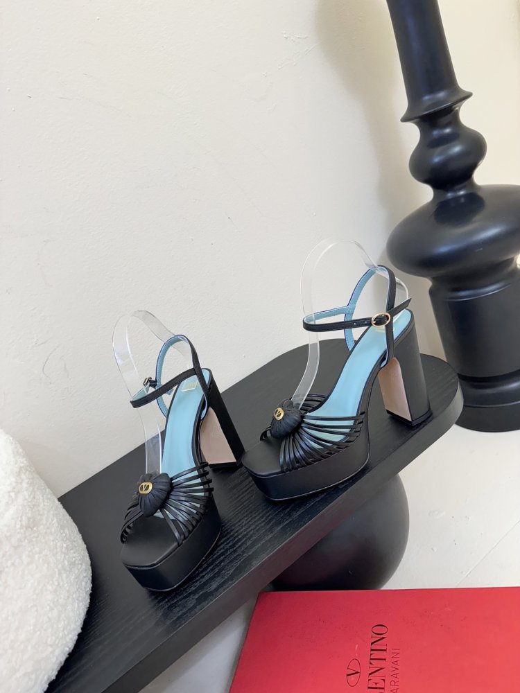 Босоніжки фото 3