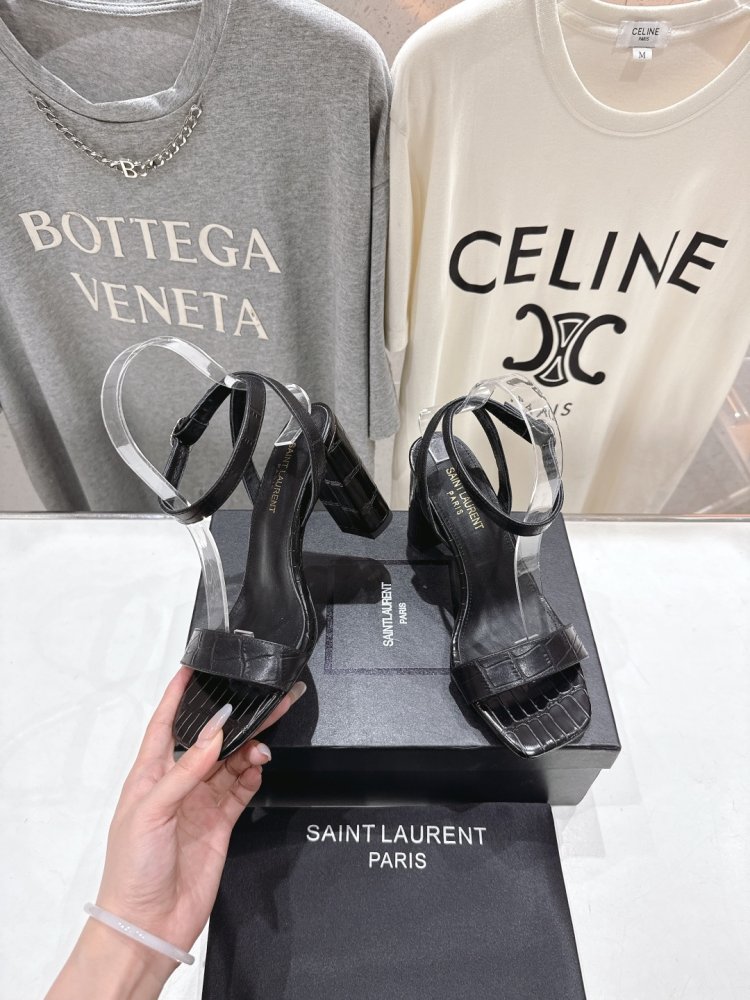 Босоніжки фото 3