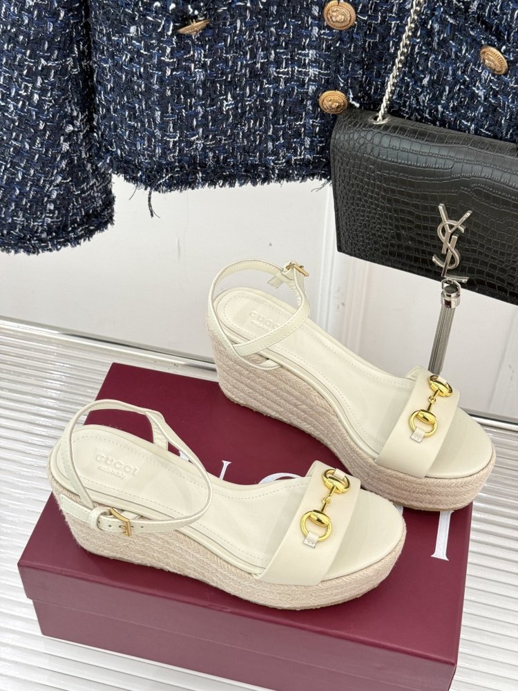 Босоножки фото 3