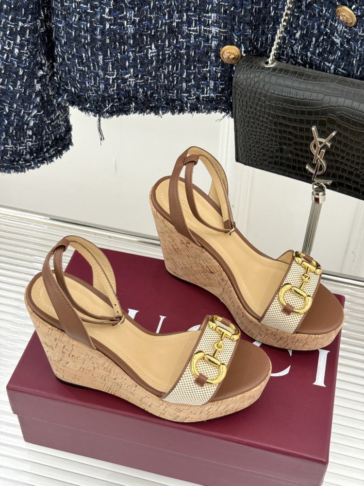 Босоножки фото 3