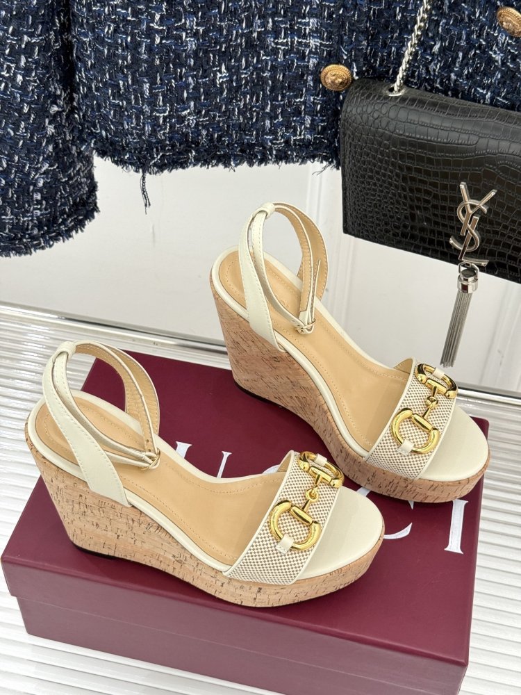 Босоножки фото 3