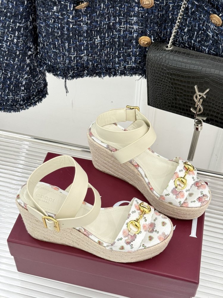 Босоножки фото 3