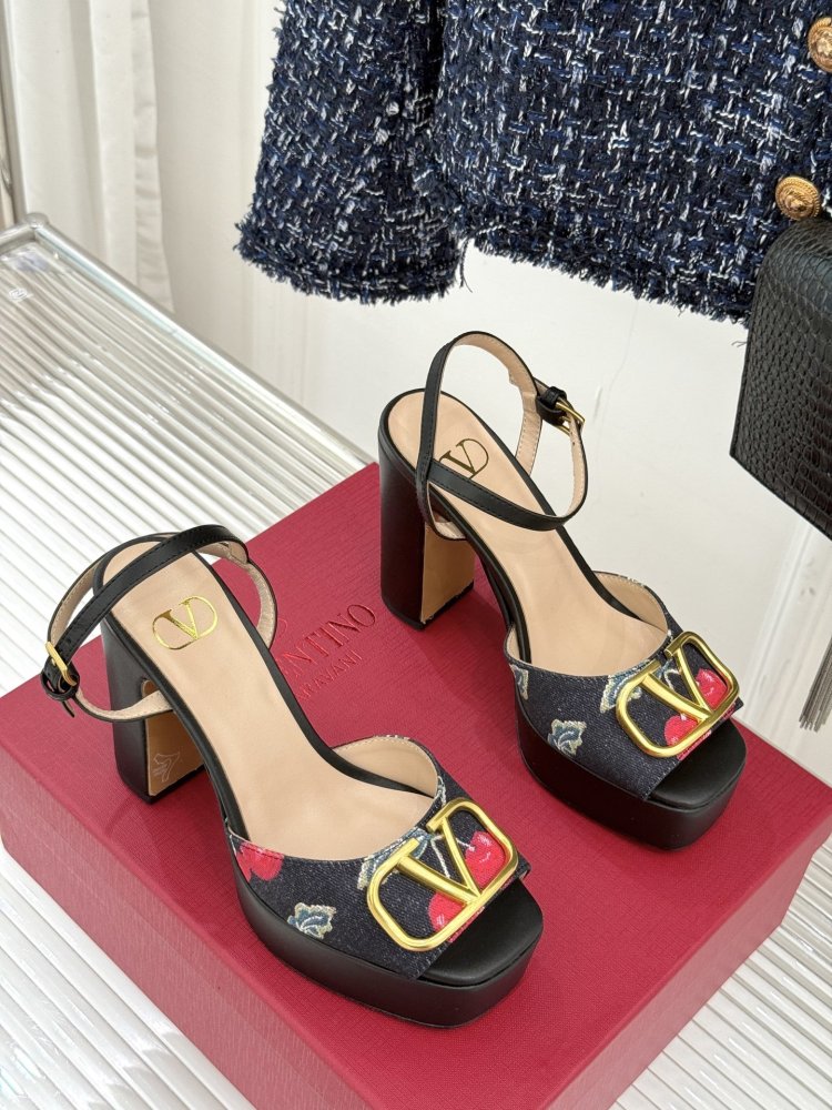 Босоножки фото 3