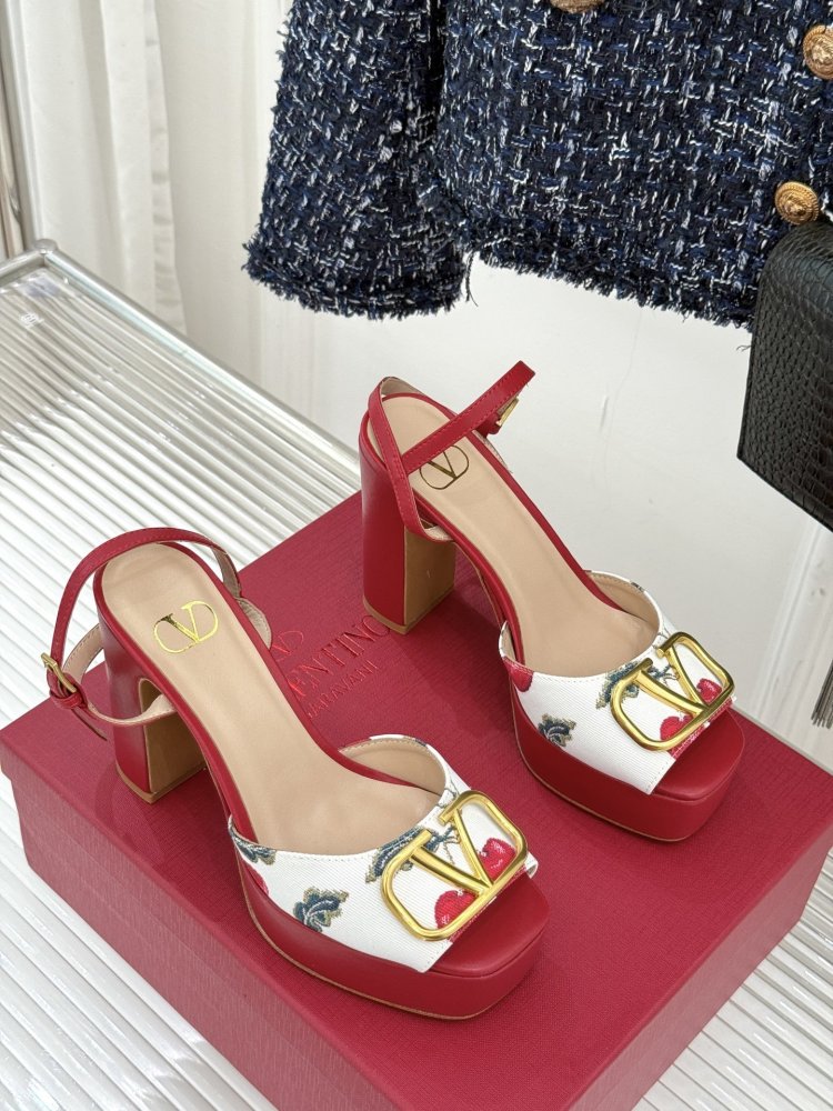 Босоножки фото 3