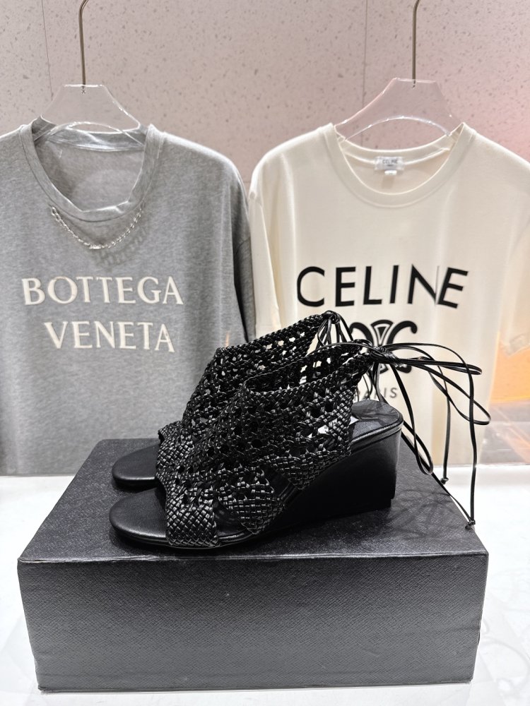 Босоніжки фото 3