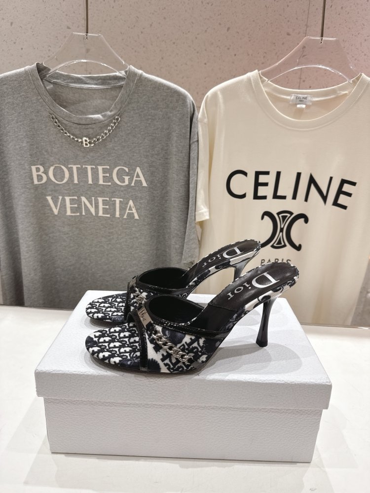 Босоножки фото 3