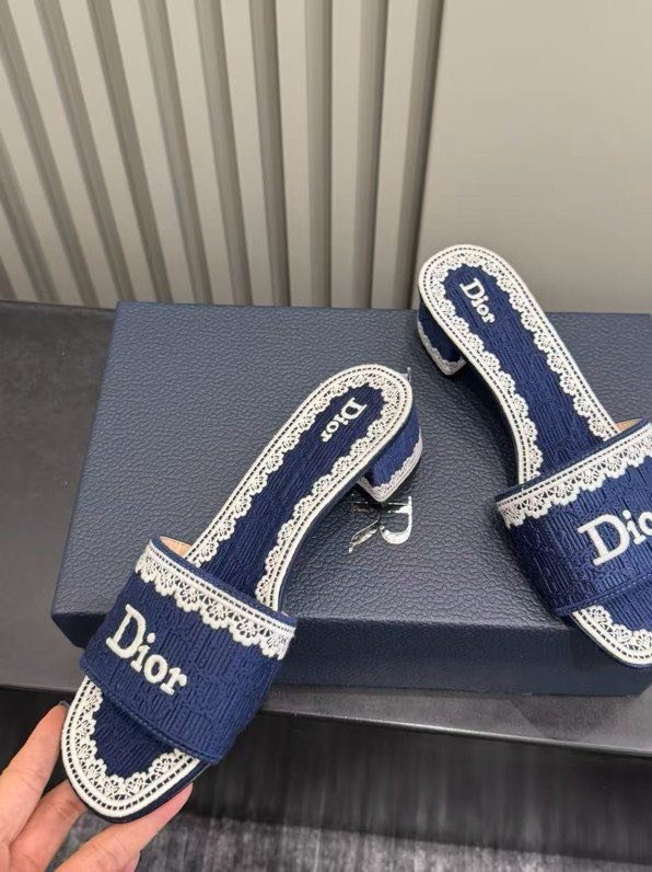 Босоножки фото 3