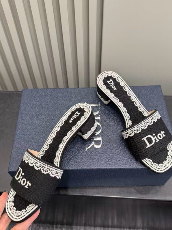 Босоножки фото 3