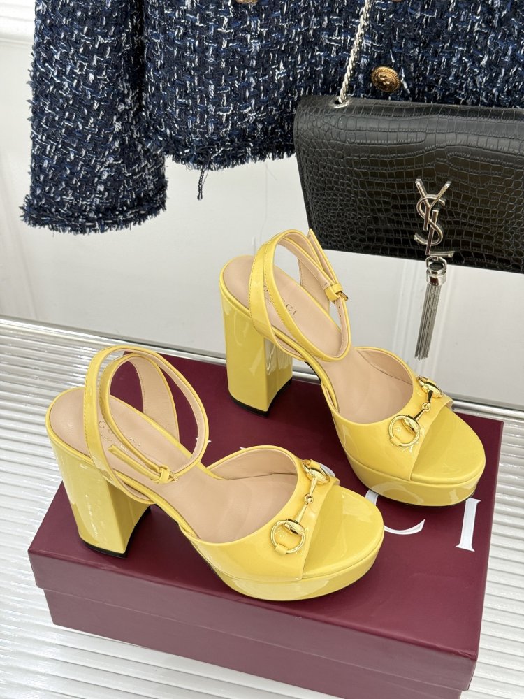 Босоножки фото 3