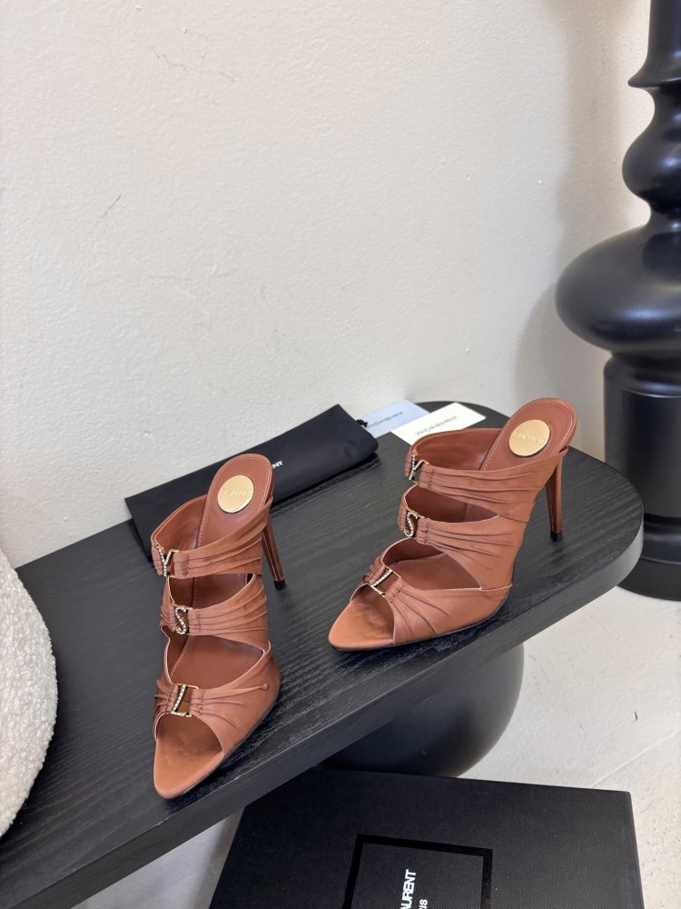 Босоножки фото 3