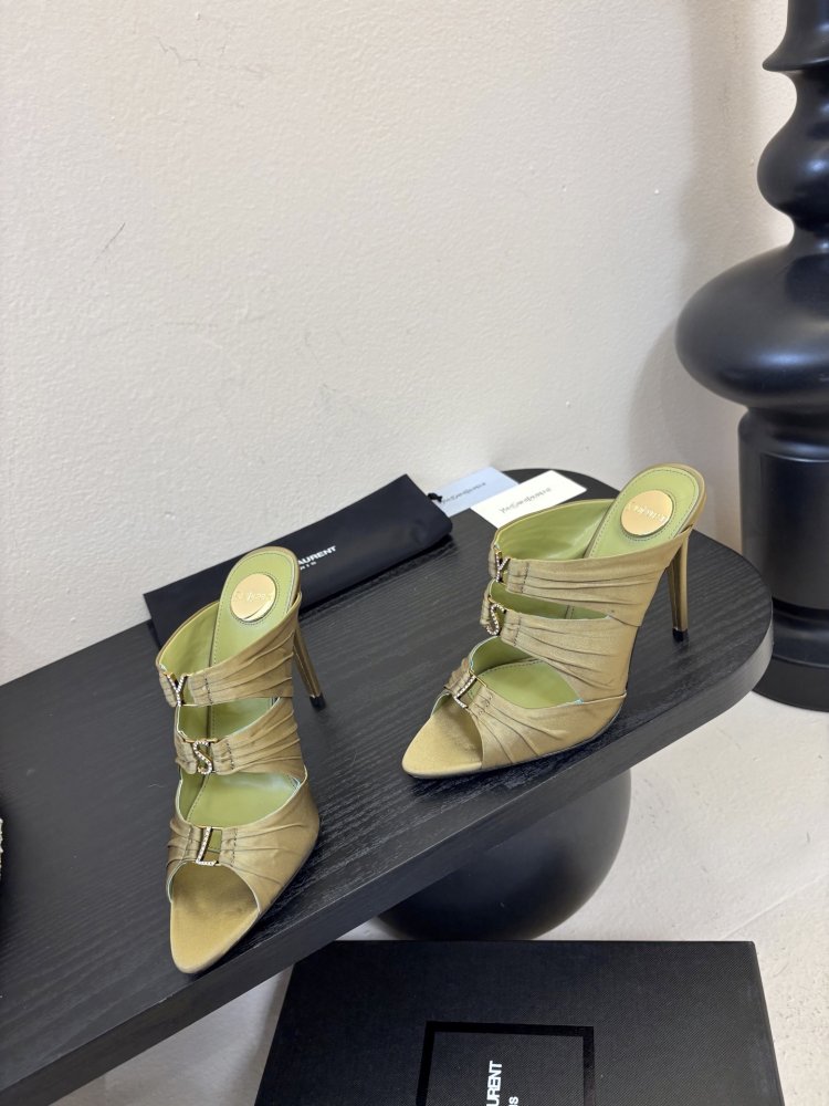 Босоножки фото 3