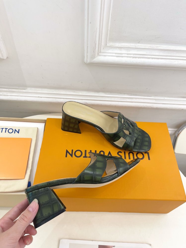 Босоножки фото 4