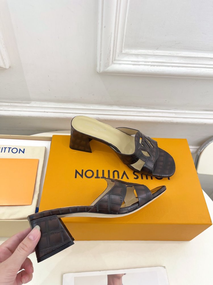 Босоножки фото 4