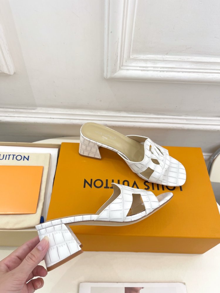 Босоножки фото 4