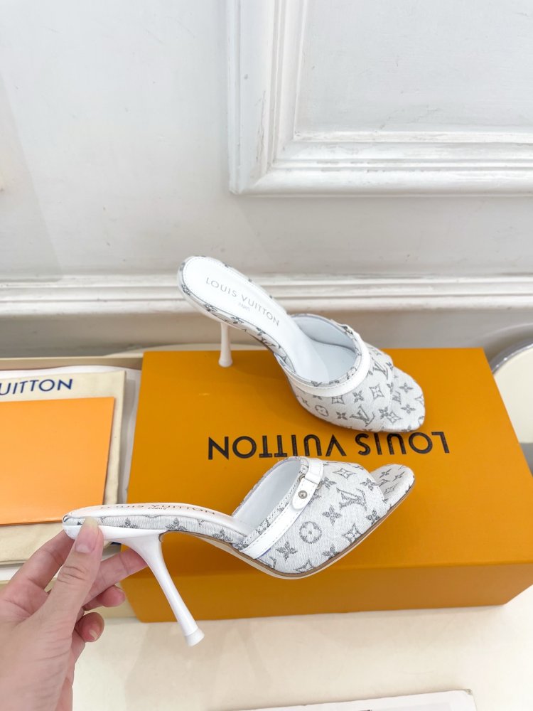 Босоножки фото 4