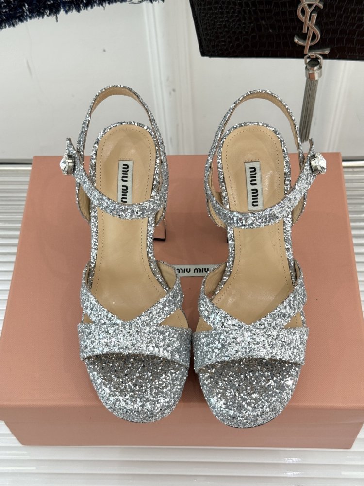 Босоножки фото 4