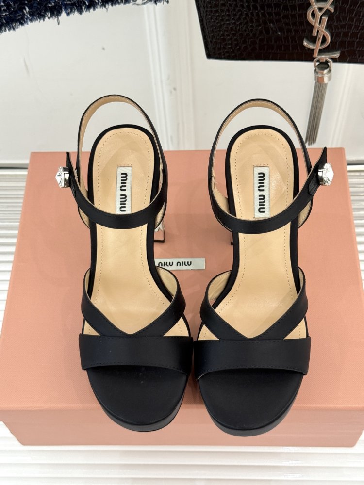 Босоножки фото 4