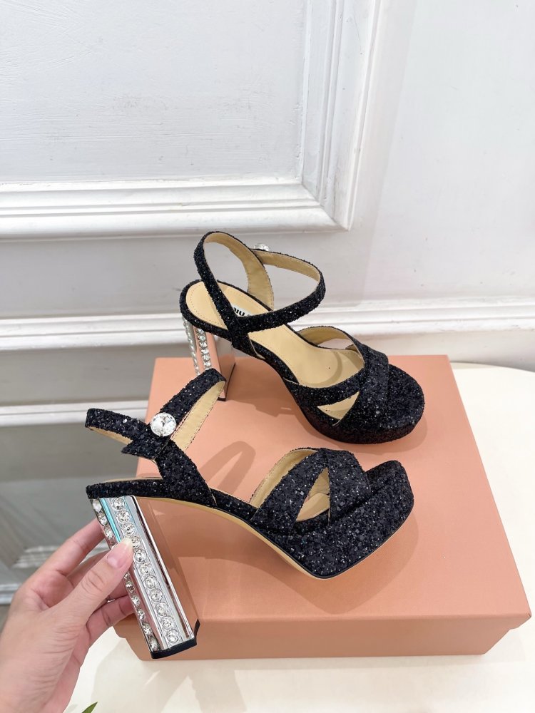 Босоножки фото 4