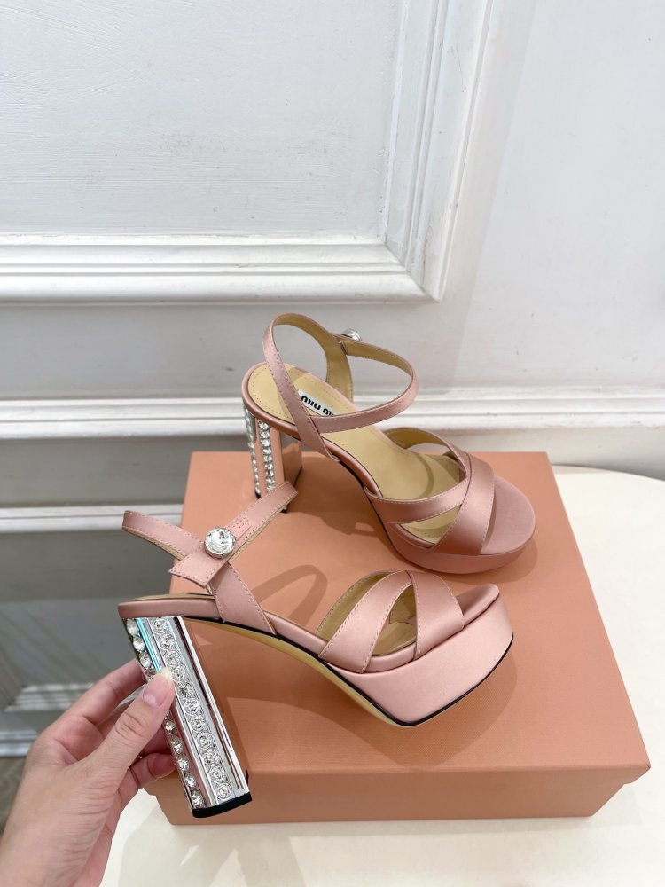 Босоножки фото 4