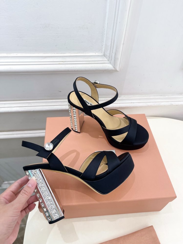 Босоножки фото 4