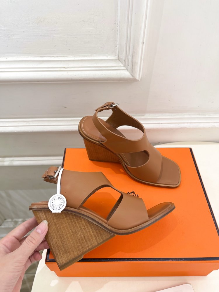 Босоножки фото 4