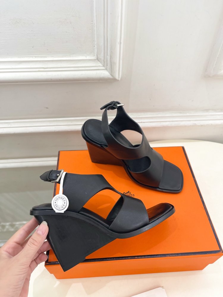 Босоножки фото 4