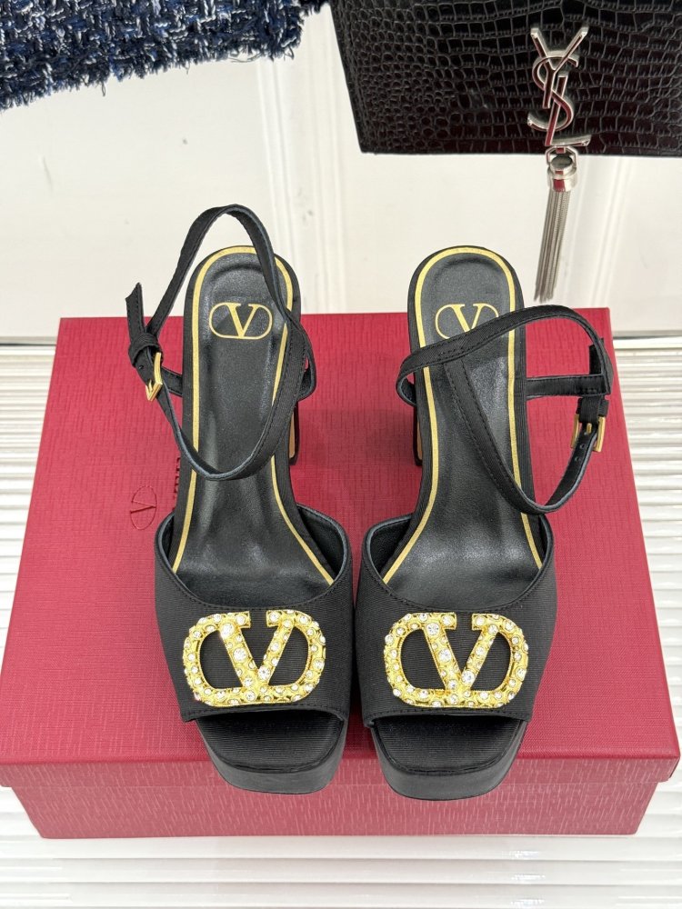 Босоножки фото 4