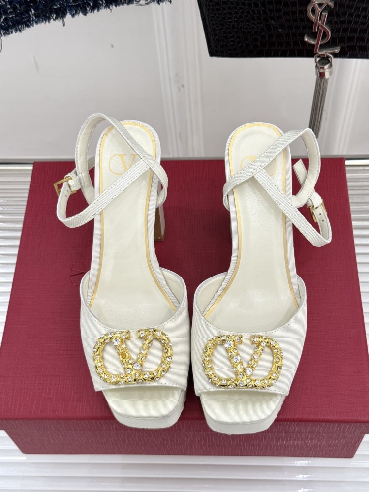 Босоножки фото 4