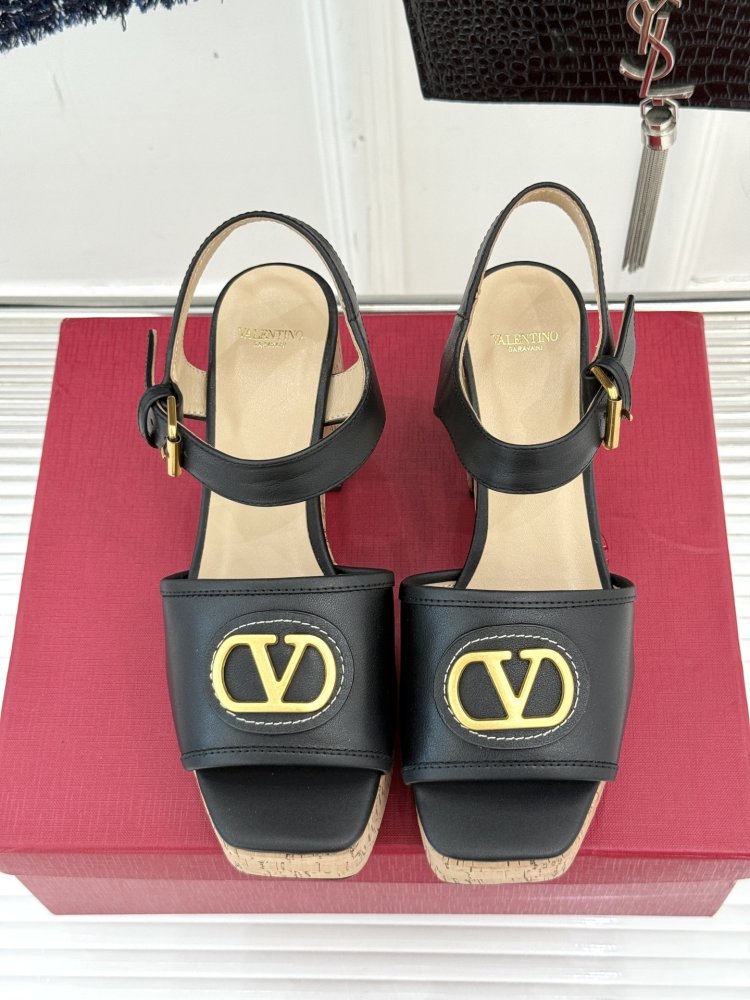 Босоножки фото 4