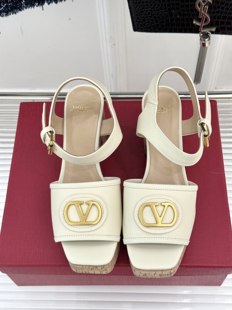 Босоножки фото 4