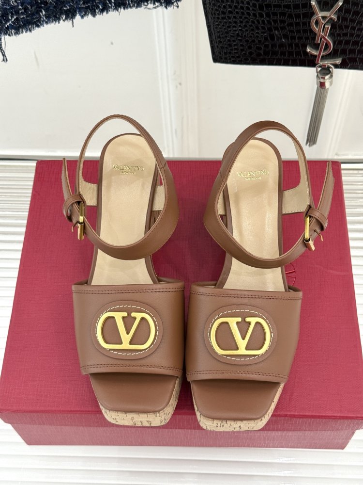 Босоножки фото 4