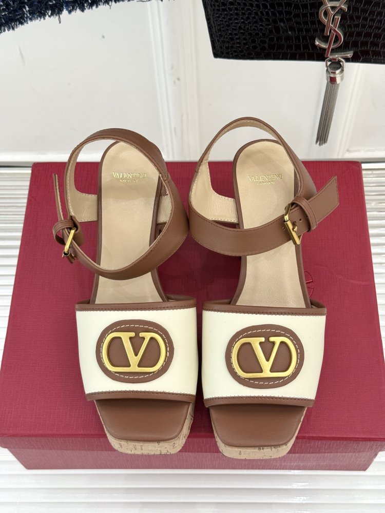 Босоножки фото 4