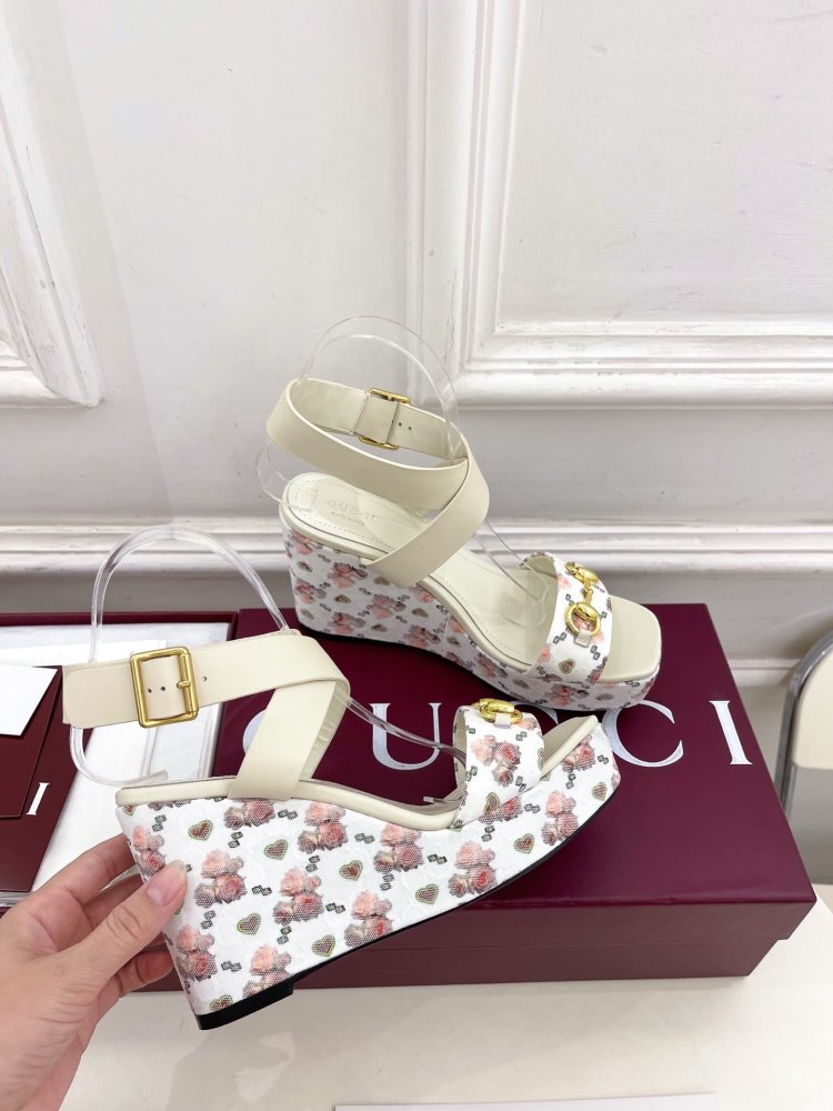 Босоножки фото 4