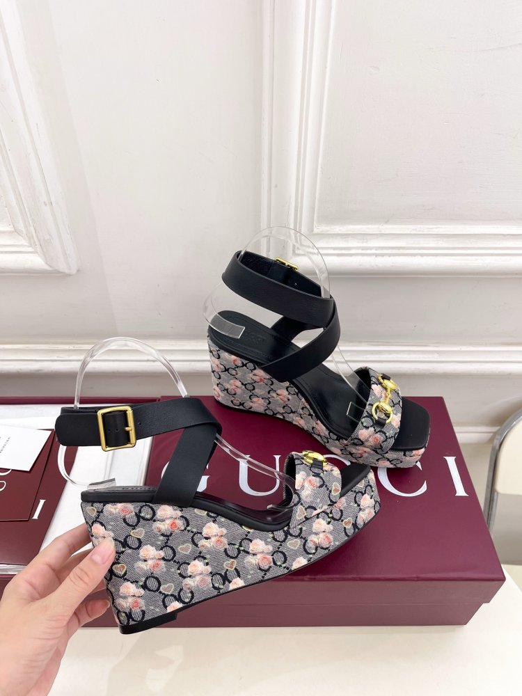 Босоножки фото 4