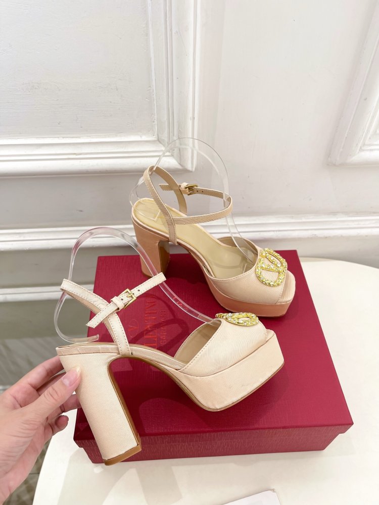 Босоножки фото 4