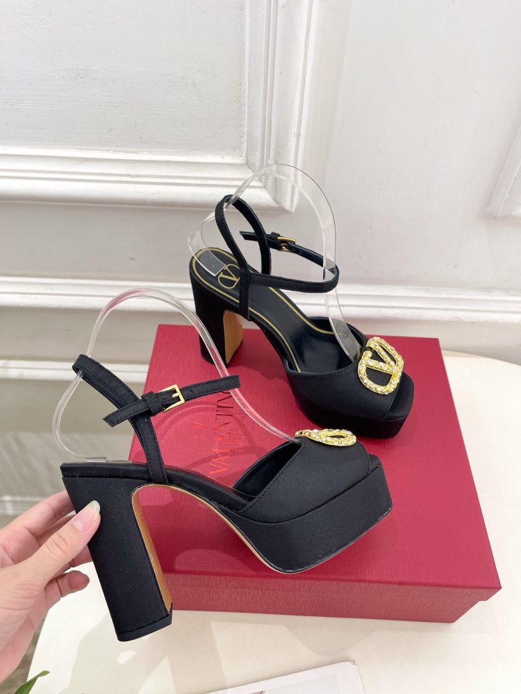 Босоножки фото 4